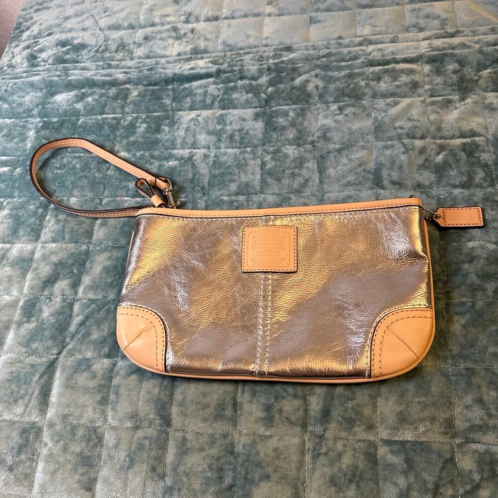 Coach Wristlet Silver Metallic Tan Leather Zip Pouch Y2K Preppy Chic NWT